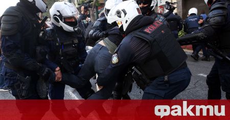 Гръцката полиция разпръсна опити за демонстрации в страната съобщи Катимерини