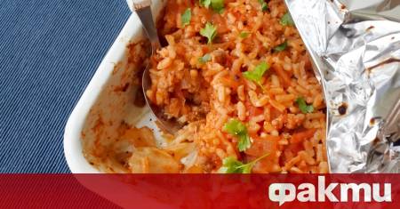 Необходими продукти кисело зеле 1 малка зелка около 1 кг