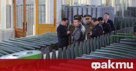 Севернокорейският лидер Ким Чен ун инспектира вчера нова производствена линия за