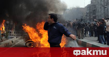 Десетки убити хиляди задържани прекъснат интернет и телефонни връзки протестите