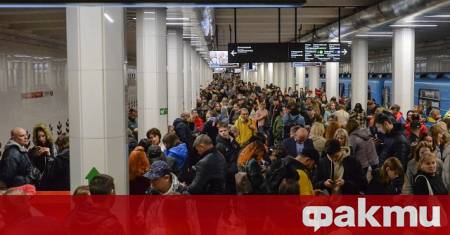 Животът в Киев продължава въпреки масираните руски атаки които причиниха