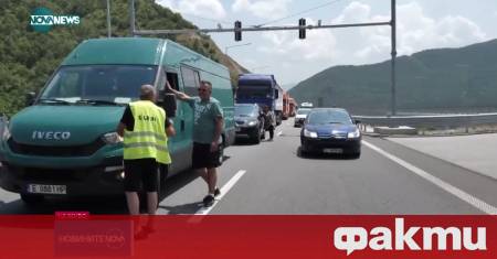 Самокатастрофирал автомобил затвори движението в тунел Железница в посока София