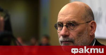 Руският писател Борис Акунин роден Григорий Чхартишвили получи нова задочна