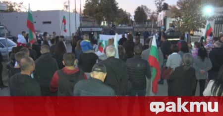 В Харманли протестираха срещу бежанския център в града Причината е