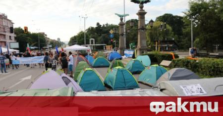 Остават блокадите на ключови пътни артерии в София като форма