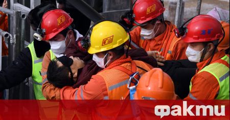 Китайски спасители успяха да извадят на повърхността единадесет от 22