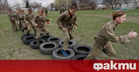 През 2024 г между 374 2 хиляди и 407 2 хиляди души