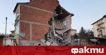 Комисия от община Хасково започва проверка за рухналата стена от