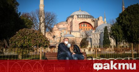 Превръщането на катедралата Света София в Истанбул отново в джамия