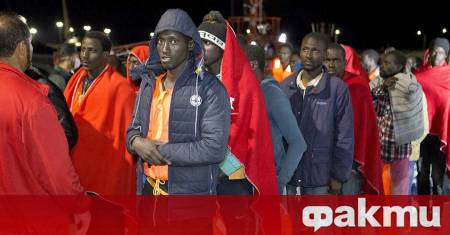 Лявото правителство на Испания иска да легализира статута на стотици