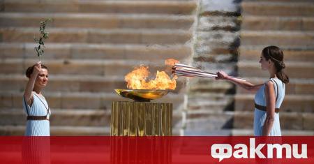 Олимпийският огън за отложените Игри в Токио бе свален от