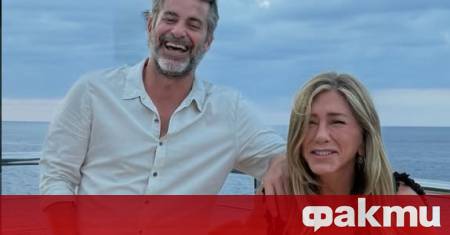 Хипнотерапевтът Джим Къртис публикува снимки с приятелката си холивудската актриса