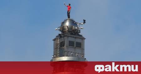 Американският катерач Алекс Хонълд достигна до върха на небостъргача Тайпе