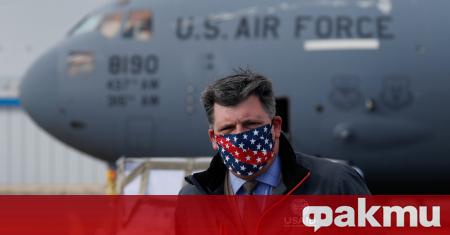 Американски военен самолет с респиратори кацна в Москва САЩ даряват