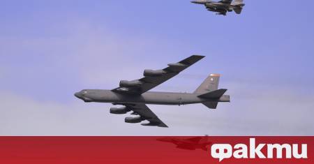 Американски бомбардировачи които имат гнезда за ядрени оръжия прелетяха над