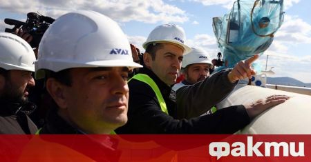Премиерът Кирил Петков посети пристанището в гръцкия град Александруполис и