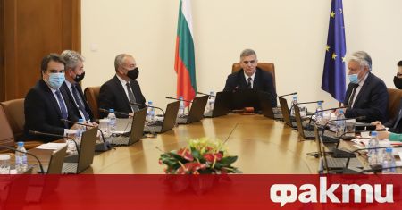 Служебният министър-председател Стефан Янев разпредели между тримата вицепремиери функциите по