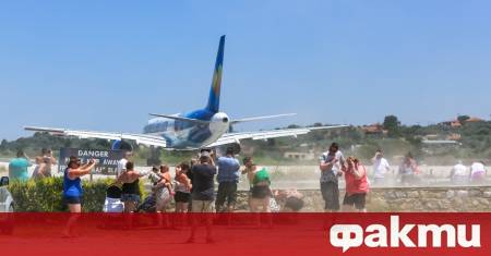 Млада германка е пострадала сериозно вчера сутринта край летището на