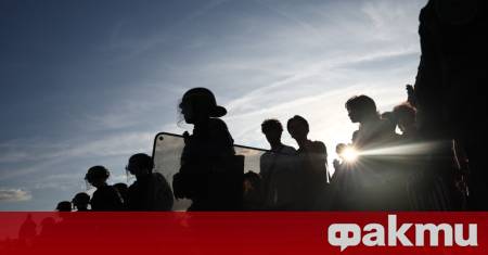 Въоръжен с нож мъж заплашвал случайни минувачи беше застрелян днес