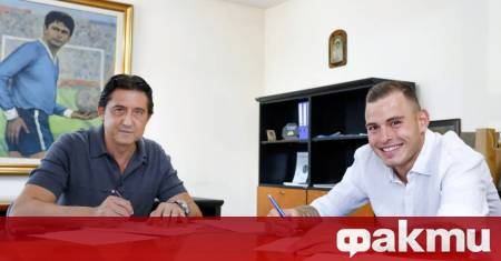 Левски и вратарят Светослав Вуцов подписаха нов договор който е