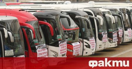 Автобусите на най-голямата превозваческа фирма в Смолян днес останаха в