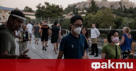 Гърция от днес въведе задължително носене на предпазни маски във