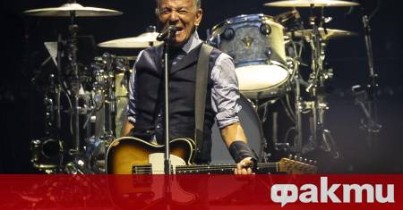 Общо 83 песни от които 74 неиздавани досега са включени