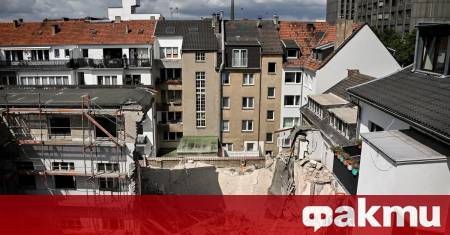 Десетки хора са под развалините на пететажна сграда в Алешки