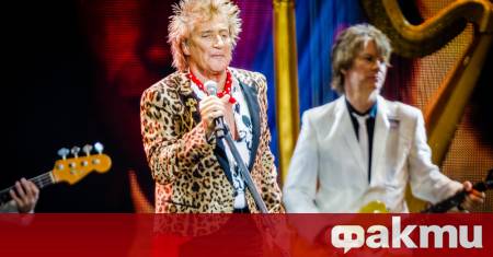 Гигантска тоалетна във формата на касетофон в създаването на която