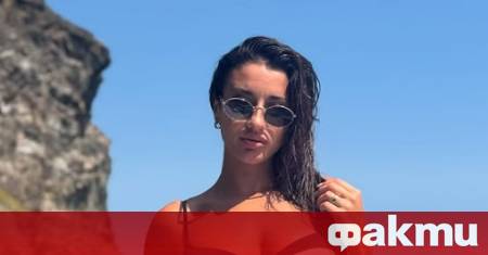 Фати Васкес известна с еротичните си фотосесии отново прикова вниманието