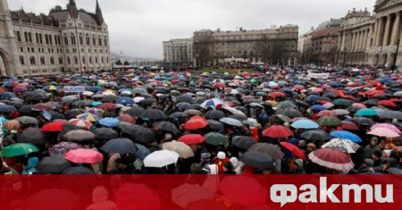 Около хиляда души протестираха в Будапеща заради твърденията че правителството