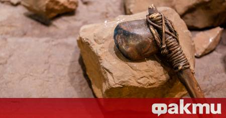 Два артефакта намерени на брега на езеро в Гърция са