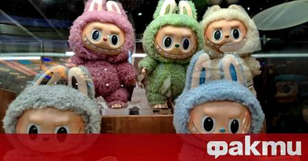 Гигантска кукла Labubu достигна невиждана цена от 1 08 милиона юана