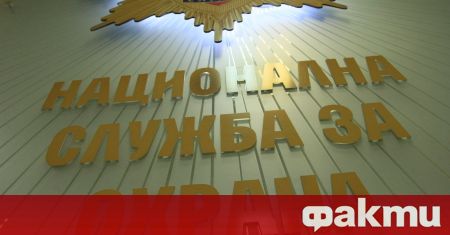 Политиците не трябва да се намесват в работата на службата