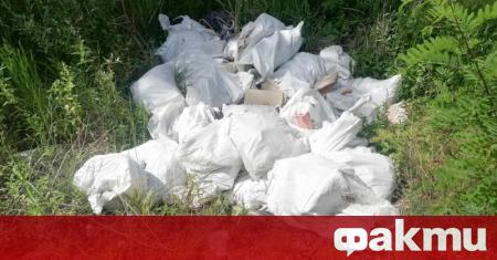 Полицията в Пазарджик издирва неизвестно лице изхвърлило голямо количество боклук