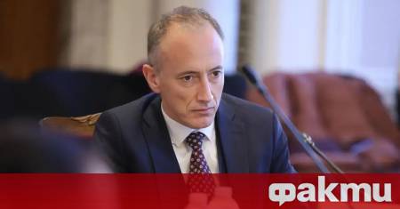 Цялостната промяна на учебните програми включваща отделните етапи изисква над