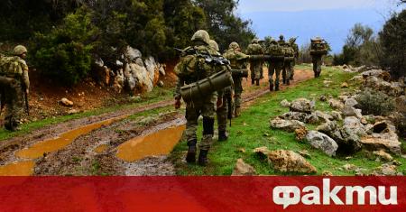 Турският министър на отбраната Хулуси Акар предупреди съседите от Гърция