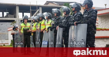Най-малко петима еквадорски полицаи са били убити във вторник при