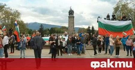 Сблъсъци край Паметника на Съветската армия в София До напрежението
