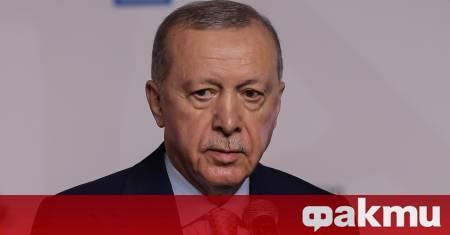 Серия от публични изяви и присъствието му редом с турския