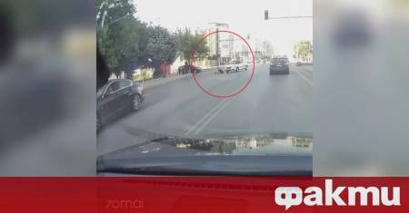 Кола помете пешеходец на ул Бели Дунав в София За