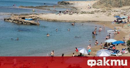 Кипър очаква новите туристи през август да са значително намалели