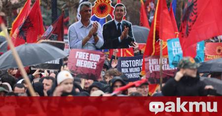 Хиляди граждани се събраха днес на главните площади на Прищина