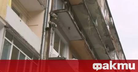 Спряна е работата по санирането на сграда от която е