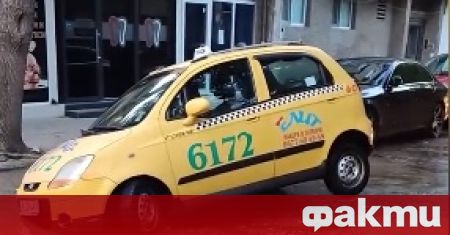 Таксиметров автомобил пропадна в огромна дупка на ул Металург в
