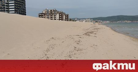 Пясъчни диги препречват достъпа до морето събщи Фрог нюз позовавайки