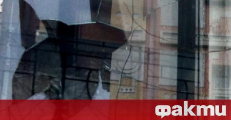 Неизвестни лица са изпочупили прозорците на офиса на ГЕРБ в
