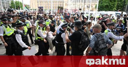 Лондонската полиция съобщи в събота че е арестувала 150 души