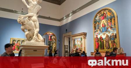 Разглеждането на оригинални произведения на изкуството в художествените галерии може