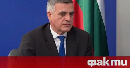 Бившият служебен премиер, а сега лидер на Български възход Стефан